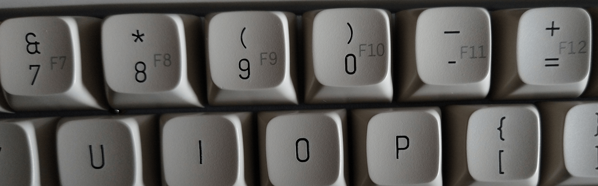 Zoomed picture of the keycaps in the number row with F keys misaligned